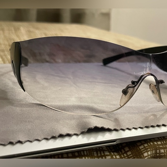 Prada Black Wave Wraparound Rimless Vintage Sunglasses - Picture 14 of 16